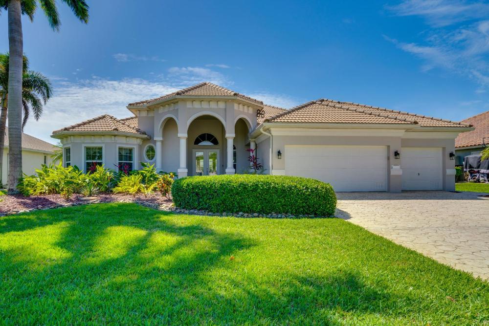 3 Mi to Downtown Cape Coral Canal-Front Villa